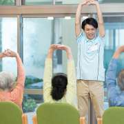 機能訓練指導員とは？必要な資格や仕事内容・給与、キャリアプランなど詳しく解説！