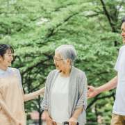 介護業界ってどんな状況？転職前に知っておきたい課題や改善への取り組みをご紹介