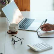 介護事務資格のおすすめ7選！試験内容や難易度、独学のコツを徹底解説