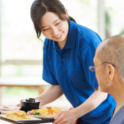 介護食アドバイザーとは？取得方法や試験内容、仕事への活かし方を解説！
