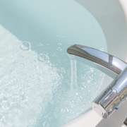 訪問入浴介護の現状 ６割以上の市町村で事業所なし